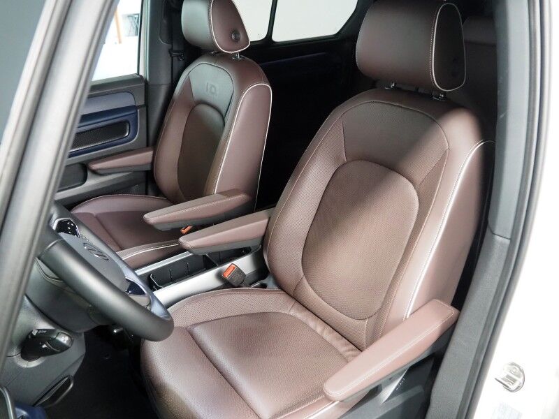 2025 Volkswagen ID. Buzz Pro S *NAVIGATION, ADAPTIVE CRUISE, SAFETY ALERTS, BACKUP-CAMERA, COLOR TOUCHSCREEN, CLIMATE/MASSAGE SEATS, HEATED STEERING, POWER LIFTGATE, WIRELESS CHARGING, ANDROID & APPLE Round Rock TX