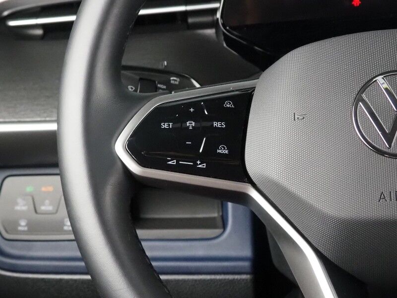 2025 Volkswagen ID. Buzz Pro S *NAVIGATION, ADAPTIVE CRUISE, SAFETY ALERTS, BACKUP-CAMERA, COLOR TOUCHSCREEN, CLIMATE/MASSAGE SEATS, HEATED STEERING, POWER LIFTGATE, WIRELESS CHARGING, ANDROID & APPLE Round Rock TX