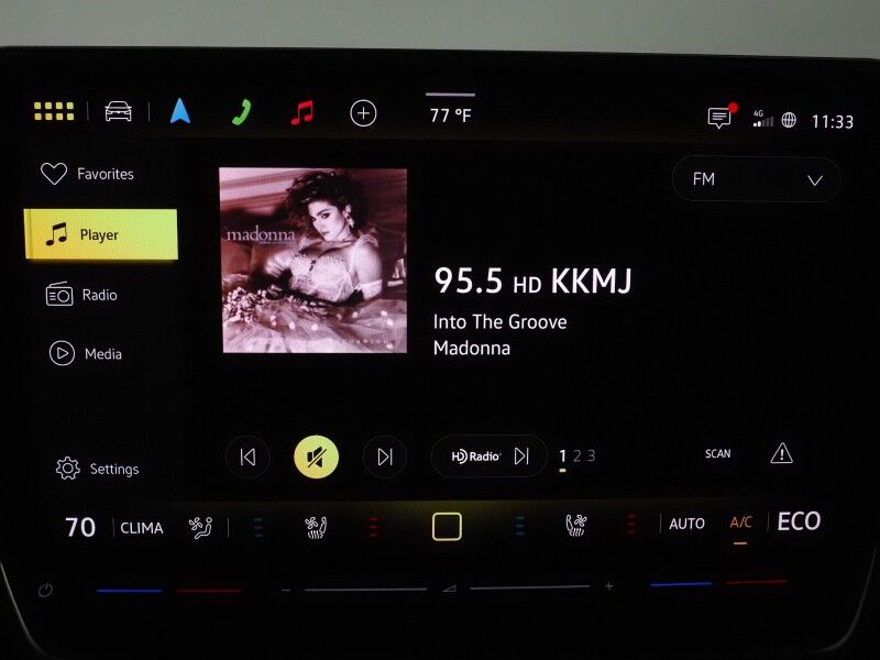 2025 Volkswagen ID. Buzz Pro S *NAVIGATION, ADAPTIVE CRUISE, SAFETY ALERTS, BACKUP-CAMERA, COLOR TOUCHSCREEN, CLIMATE/MASSAGE SEATS, HEATED STEERING, POWER LIFTGATE, WIRELESS CHARGING, ANDROID & APPLE Round Rock TX