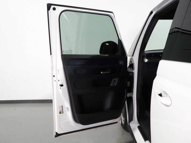 2025 Volkswagen ID. Buzz Pro S *NAVIGATION, ADAPTIVE CRUISE, SAFETY ALERTS, BACKUP-CAMERA, COLOR TOUCHSCREEN, CLIMATE/MASSAGE SEATS, HEATED STEERING, POWER LIFTGATE, WIRELESS CHARGING, ANDROID & APPLE Round Rock TX