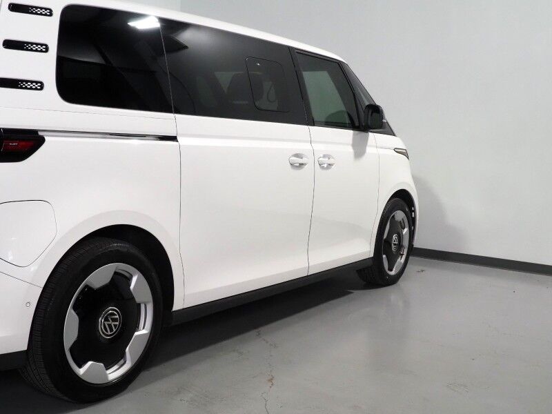 2025 Volkswagen ID. Buzz Pro S *NAVIGATION, ADAPTIVE CRUISE, SAFETY ALERTS, BACKUP-CAMERA, COLOR TOUCHSCREEN, CLIMATE/MASSAGE SEATS, HEATED STEERING, POWER LIFTGATE, WIRELESS CHARGING, ANDROID & APPLE Round Rock TX