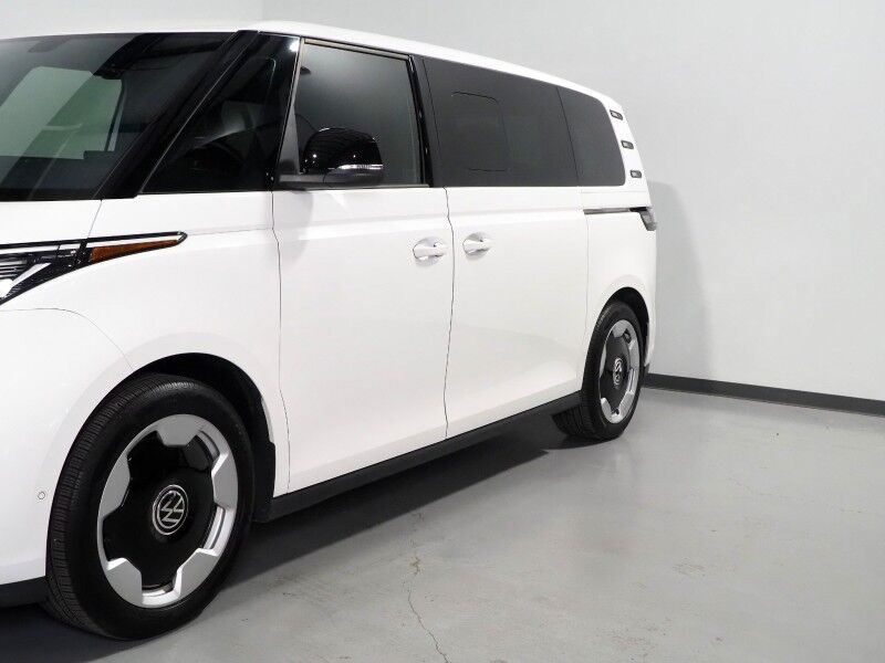 2025 Volkswagen ID. Buzz Pro S *NAVIGATION, ADAPTIVE CRUISE, SAFETY ALERTS, BACKUP-CAMERA, COLOR TOUCHSCREEN, CLIMATE/MASSAGE SEATS, HEATED STEERING, POWER LIFTGATE, WIRELESS CHARGING, ANDROID & APPLE Round Rock TX