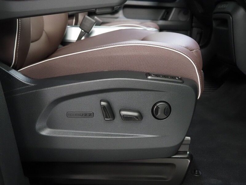 2025 Volkswagen ID. Buzz Pro S *NAVIGATION, ADAPTIVE CRUISE, SAFETY ALERTS, BACKUP-CAMERA, COLOR TOUCHSCREEN, CLIMATE/MASSAGE SEATS, HEATED STEERING, POWER LIFTGATE, WIRELESS CHARGING, ANDROID & APPLE Round Rock TX