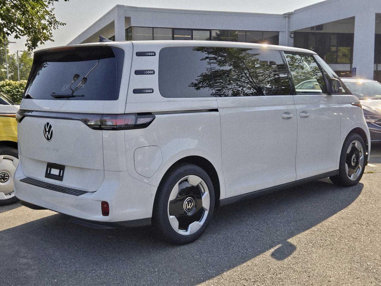 2025 Volkswagen ID. Buzz Pro S Wellesley MA