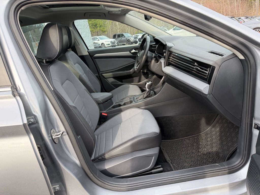 2025 Volkswagen Jetta 1.5T SE Orange MA