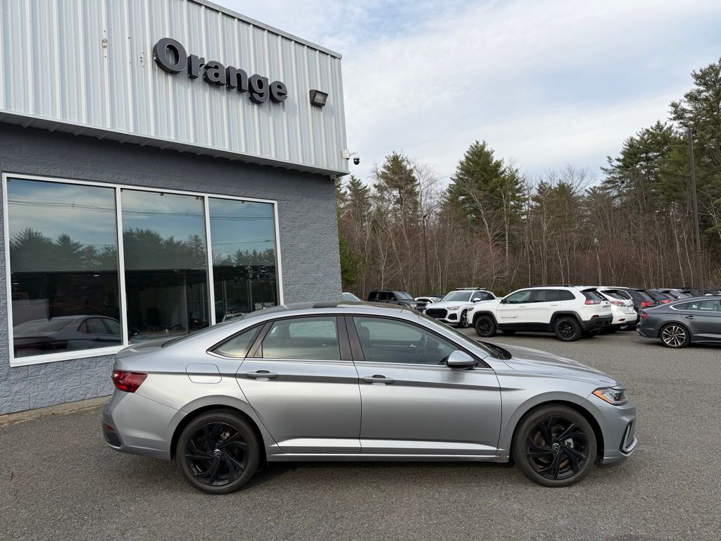 2025 Volkswagen Jetta 1.5T SE Orange MA