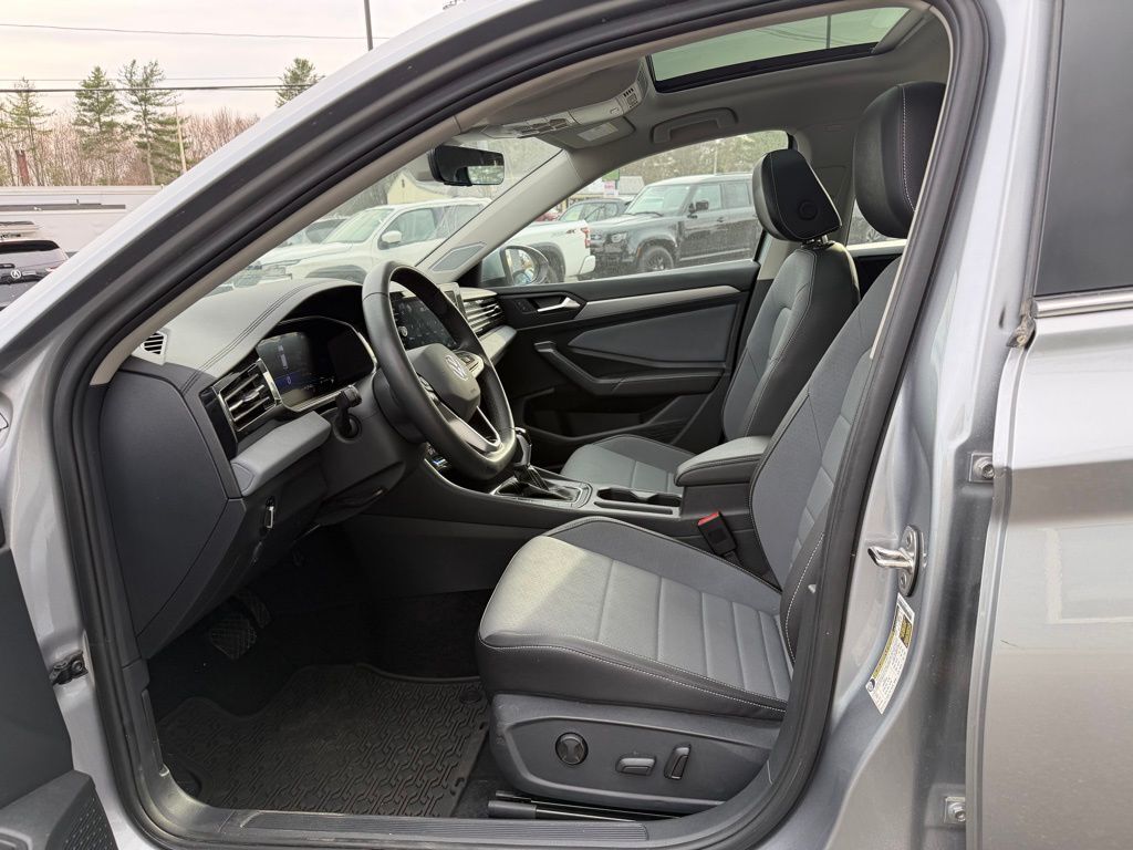 2025 Volkswagen Jetta 1.5T SE Orange MA