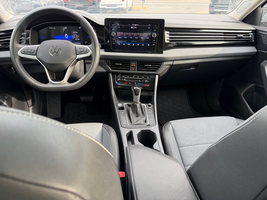 2025 Volkswagen Jetta 1.5T SE Orange MA