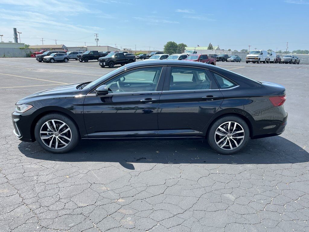 2025 Volkswagen Jetta 1.5T SE Green Bay WI