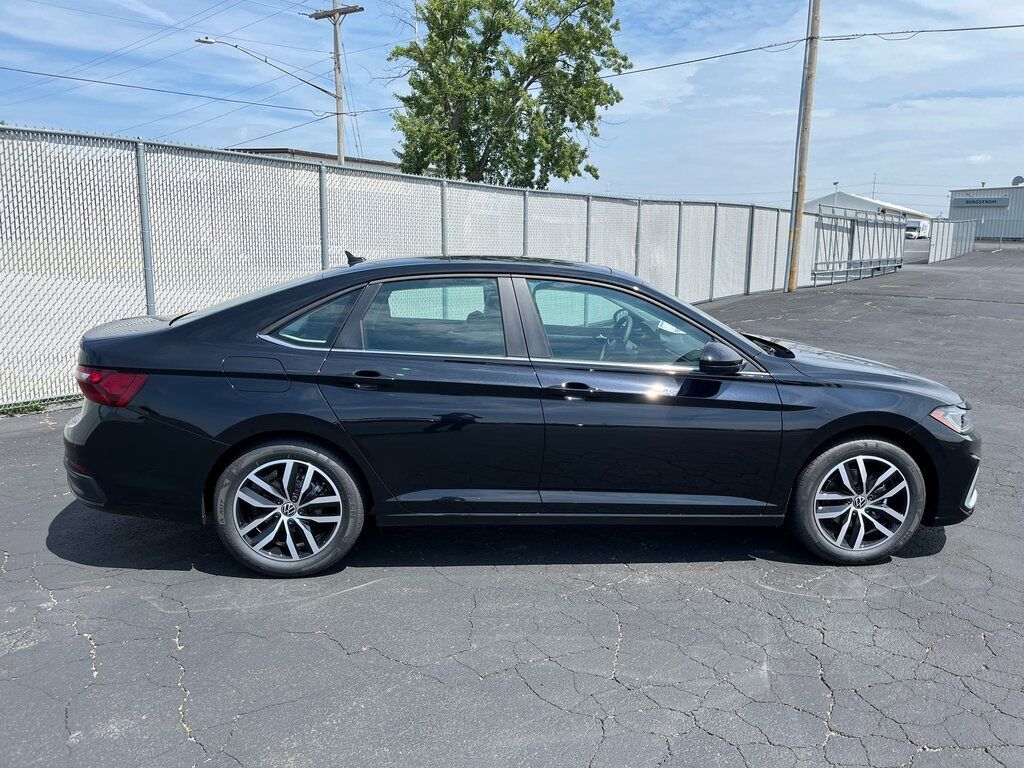 2025 Volkswagen Jetta 1.5T SE Green Bay WI