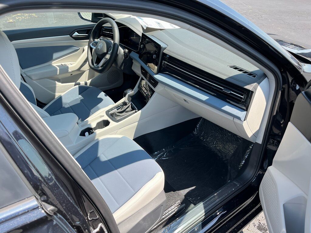 2025 Volkswagen Jetta 1.5T SE Green Bay WI