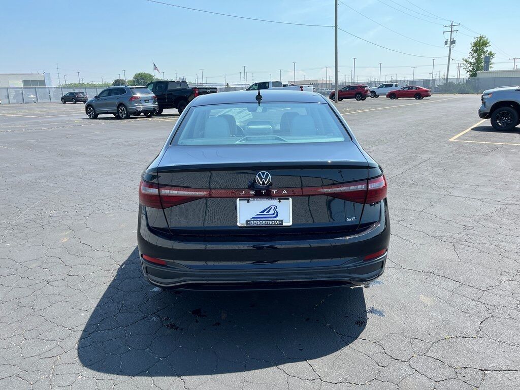 2025 Volkswagen Jetta 1.5T SE Green Bay WI