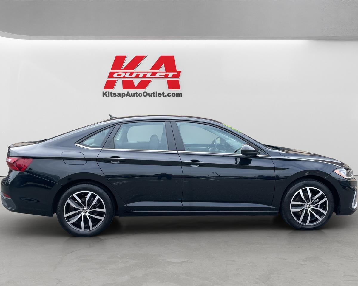 2025 Volkswagen Jetta 1.5T SE Sedan 4D