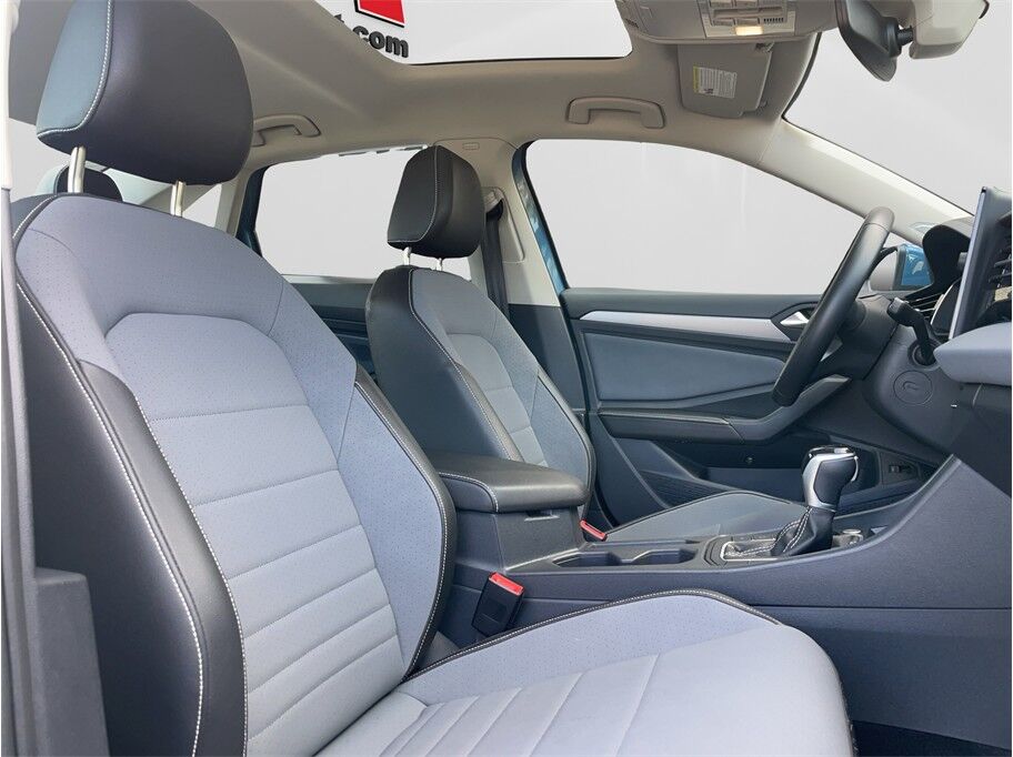 2025 Volkswagen Jetta 1.5T SE Sedan 4D Port Orchard WA