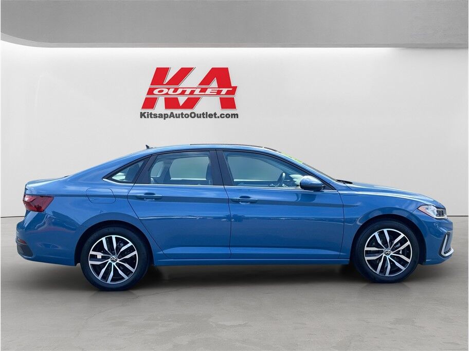 2025 Volkswagen Jetta 1.5T SE Sedan 4D