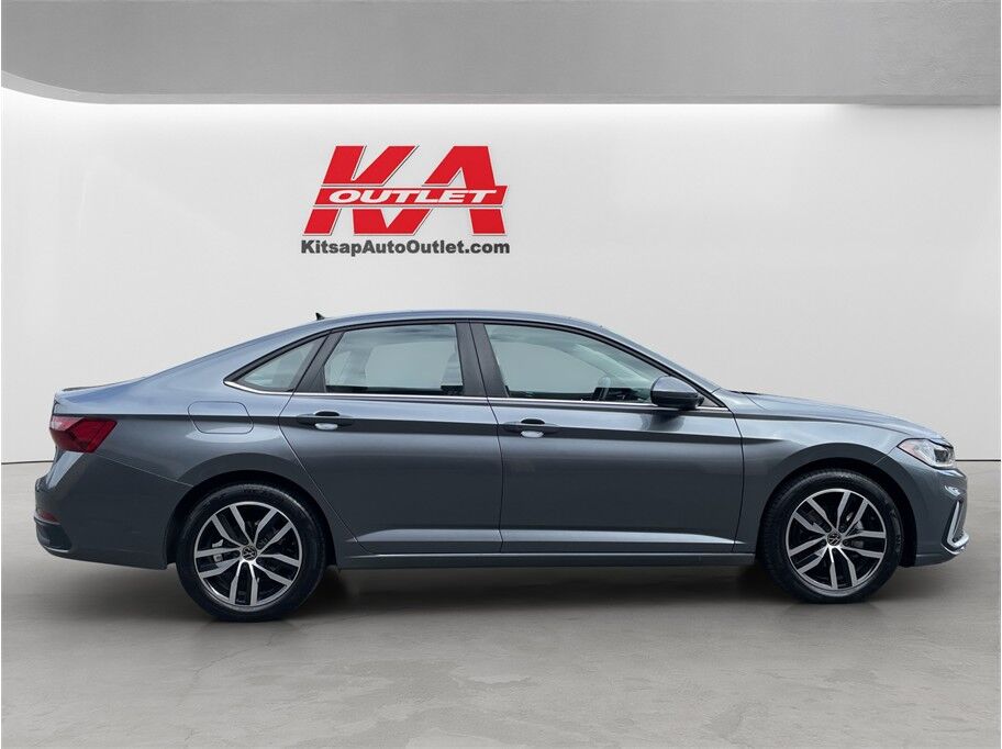 2025 Volkswagen Jetta 1.5T SE Sedan 4D