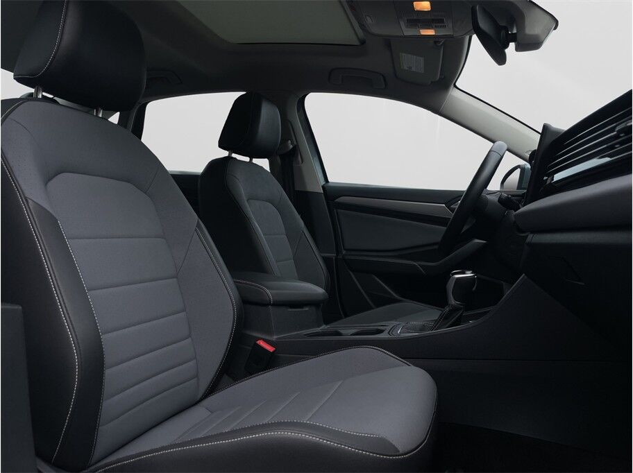 2025 Volkswagen Jetta 1.5T SE Sedan 4D Port Orchard WA
