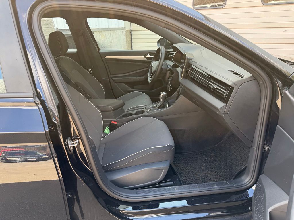 2025 Volkswagen Jetta 1.5T Sport Orange MA