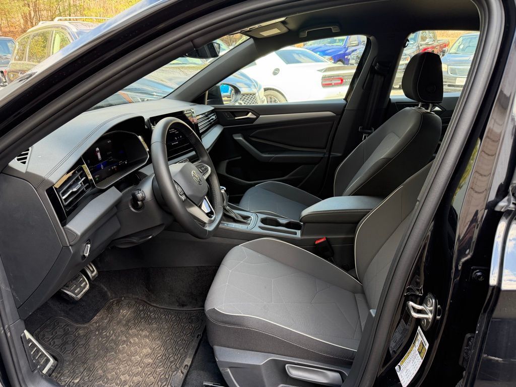 2025 Volkswagen Jetta 1.5T Sport Orange MA