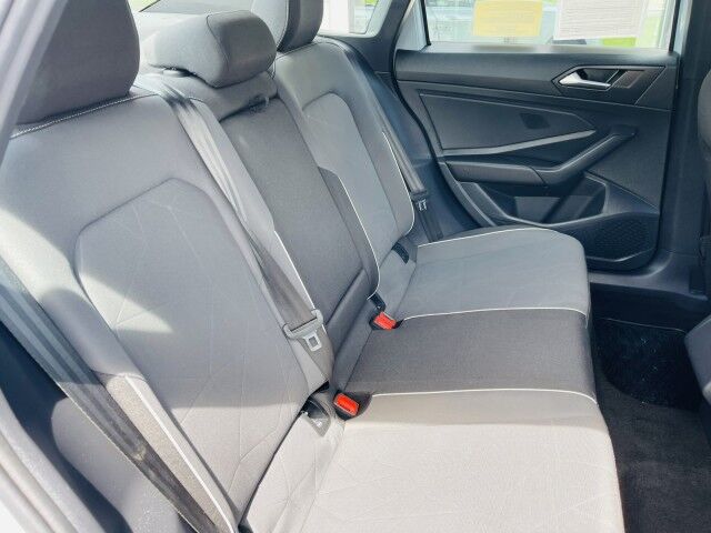 2025 Volkswagen Jetta Sport - Photo 13