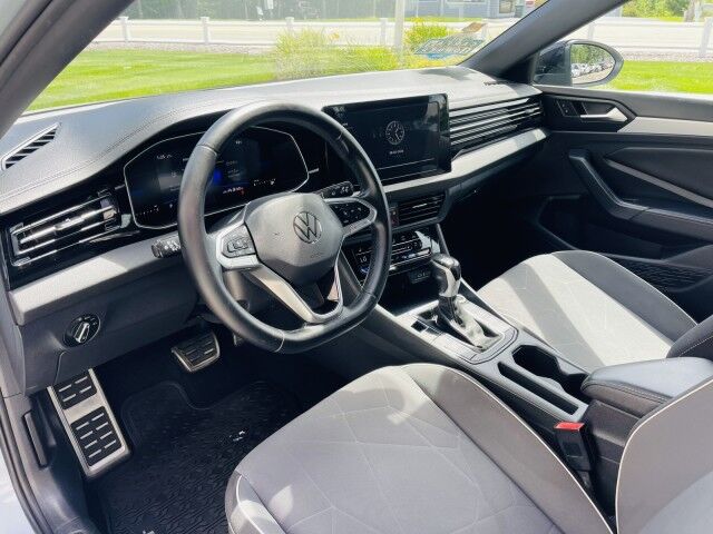 2025 Volkswagen Jetta Sport - Photo 8