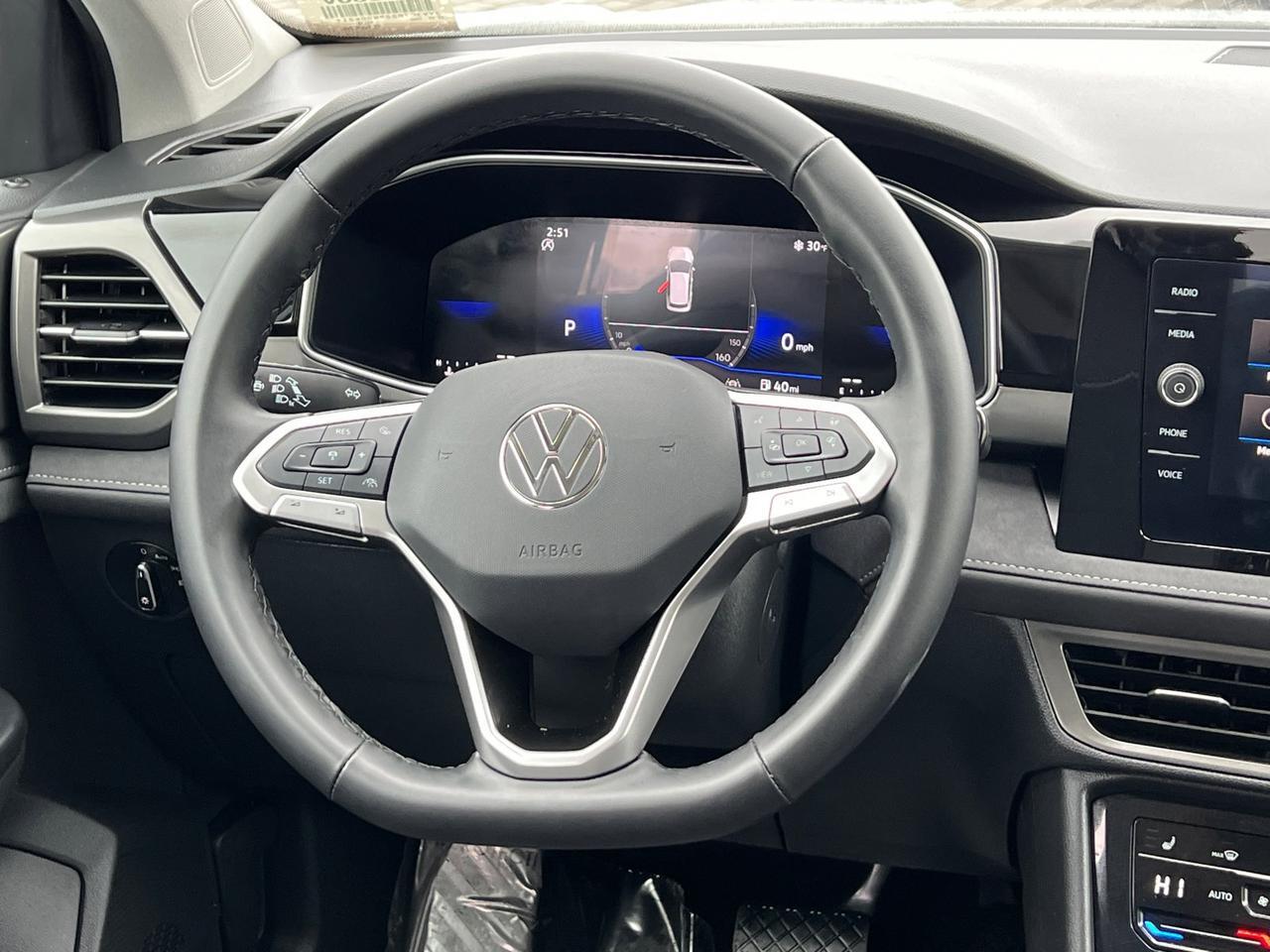 2025 Volkswagen Taos 1.5T SE Black Hagerstown MD