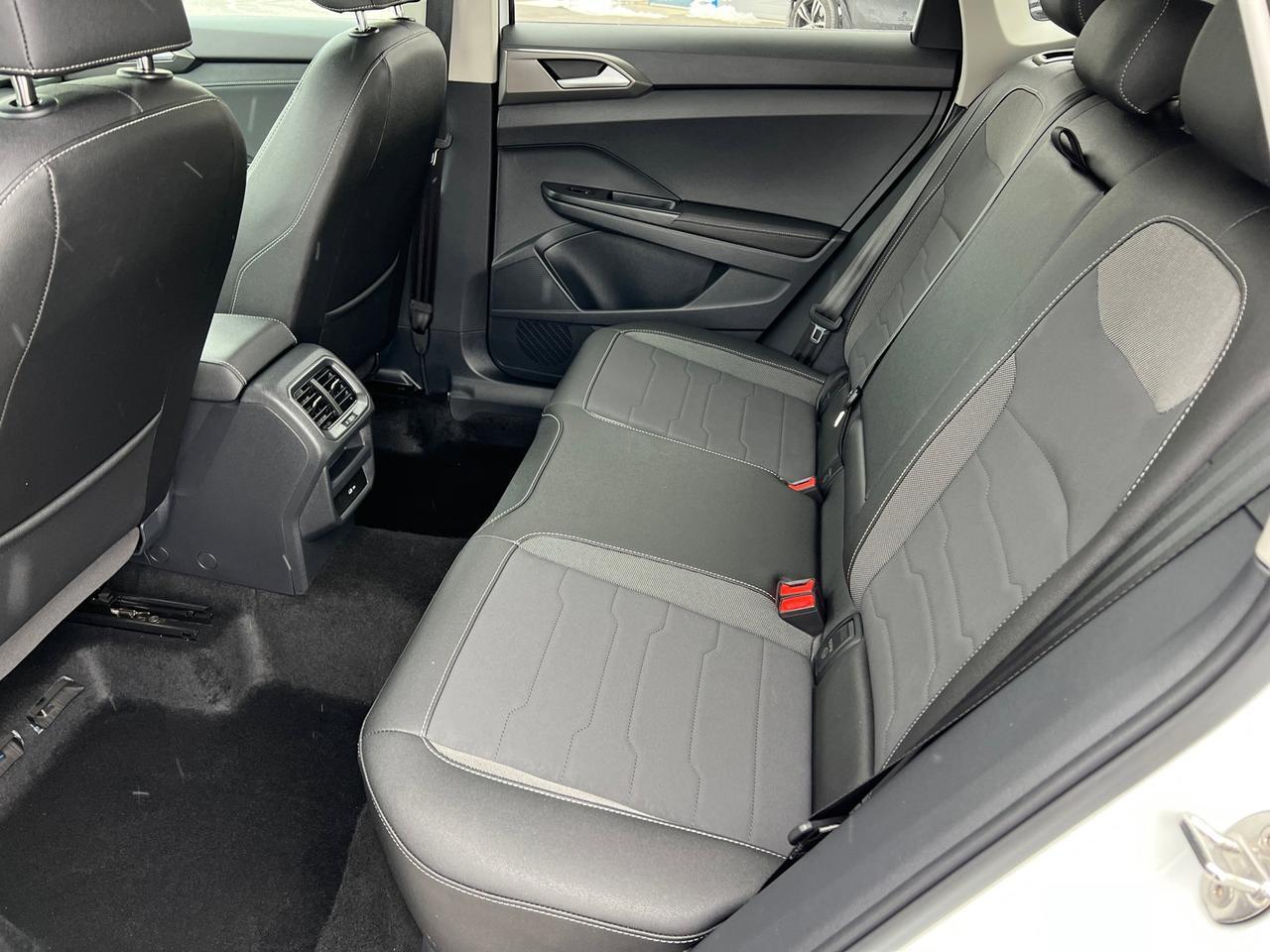 2025 Volkswagen Taos 1.5T SE Black Hagerstown MD