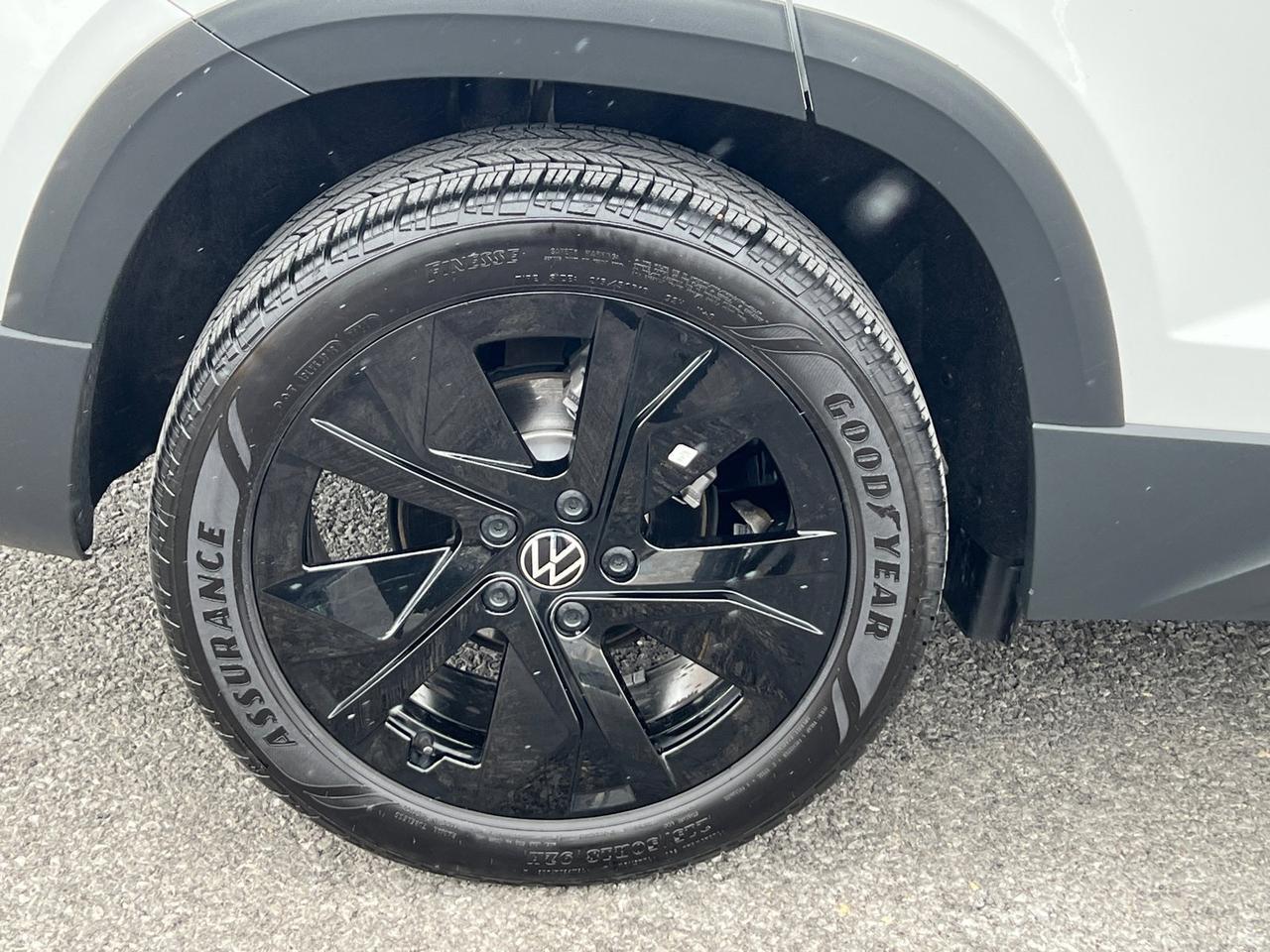 2025 Volkswagen Taos 1.5T SE Black Hagerstown MD