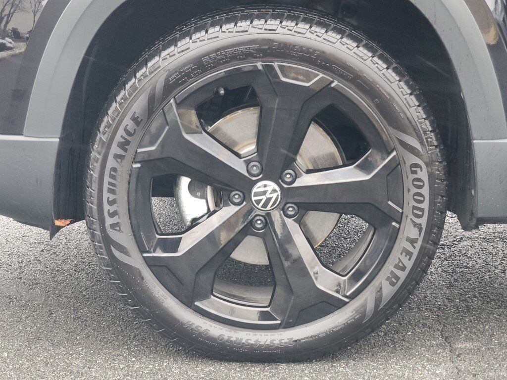 2025 Volkswagen Taos 1.5T SE Black Springfield VA