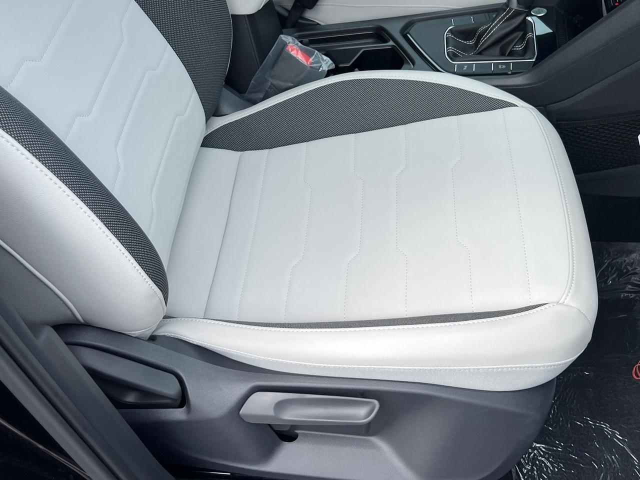 2025 Volkswagen Taos 1.5T SE Hagerstown MD