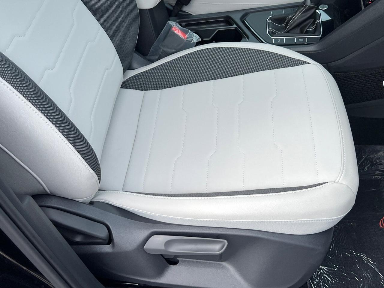 2025 Volkswagen Taos 1.5T SE Hagerstown MD