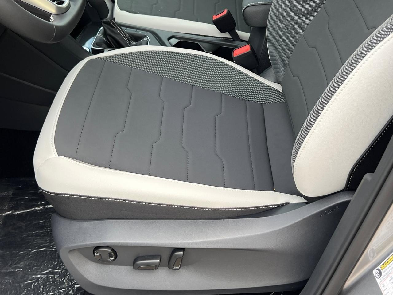 2025 Volkswagen Taos 1.5T SE Hagerstown MD