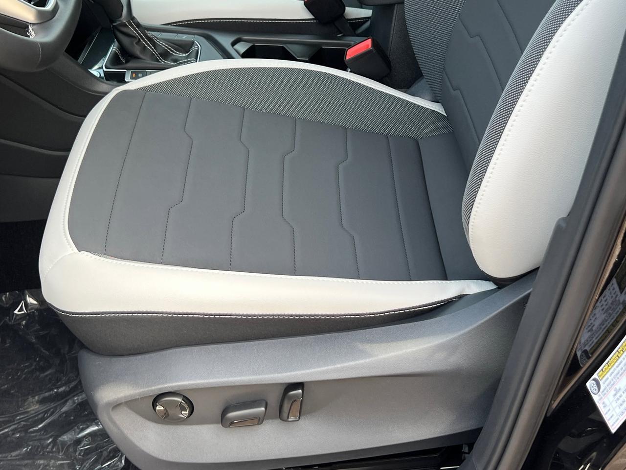 2025 Volkswagen Taos 1.5T SE Hagerstown MD