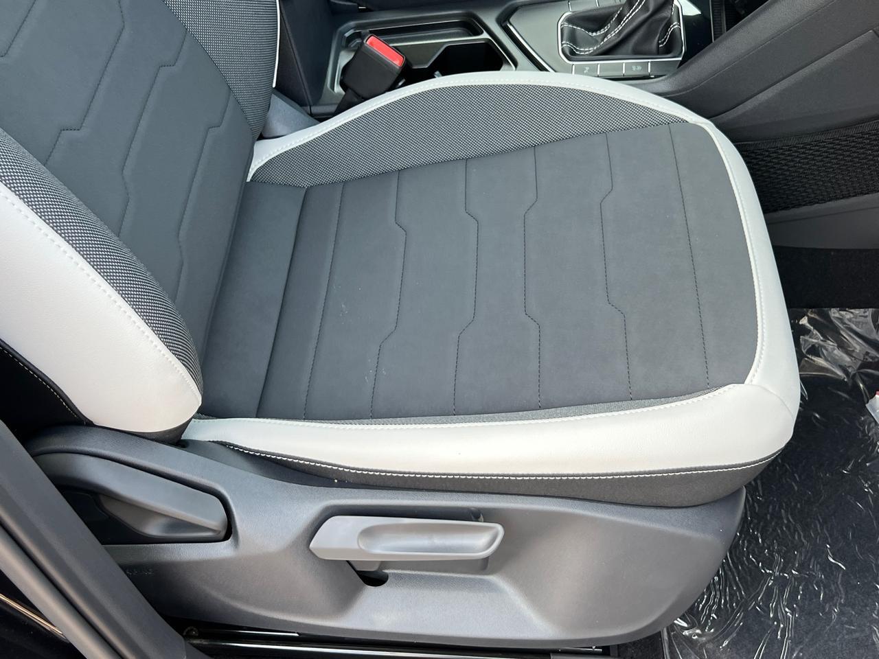 2025 Volkswagen Taos 1.5T SE Hagerstown MD