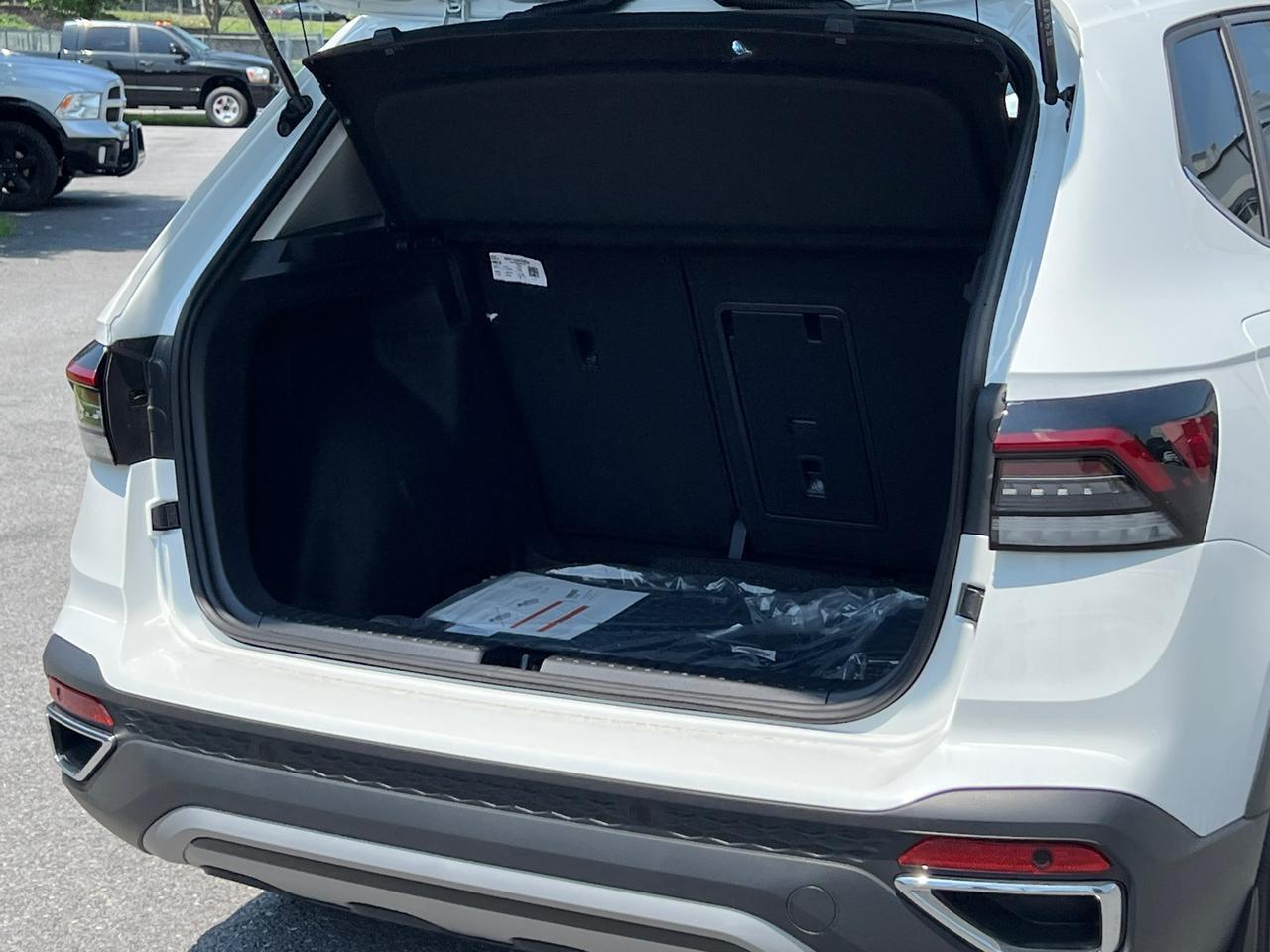 2025 Volkswagen Taos 1.5T SE Hagerstown MD