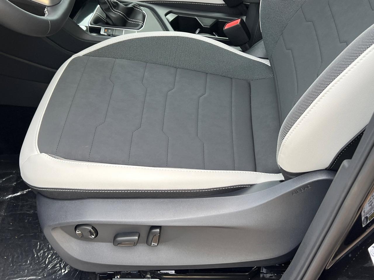 2025 Volkswagen Taos 1.5T SE Hagerstown MD