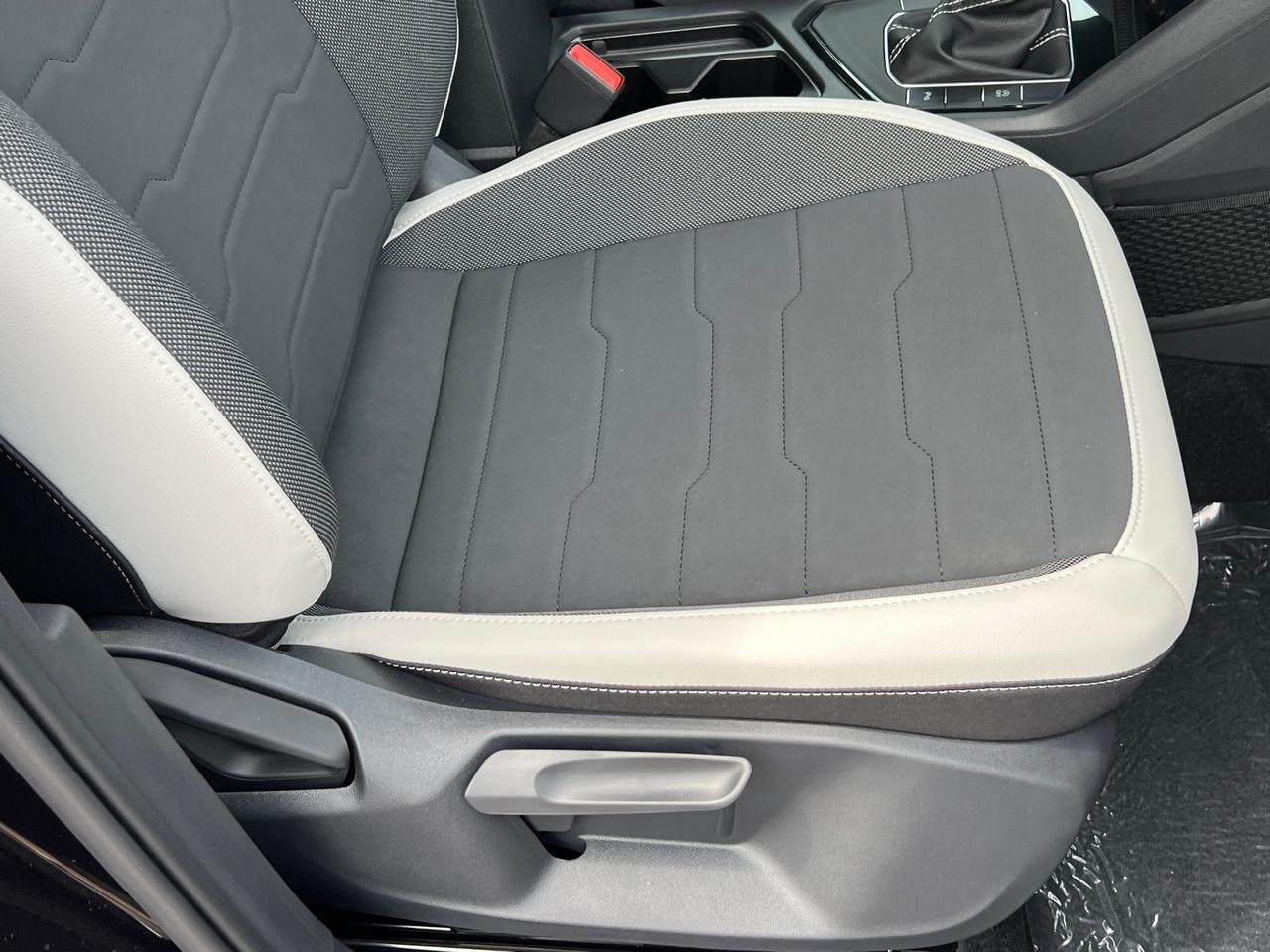 2025 Volkswagen Taos 1.5T SE Hagerstown MD