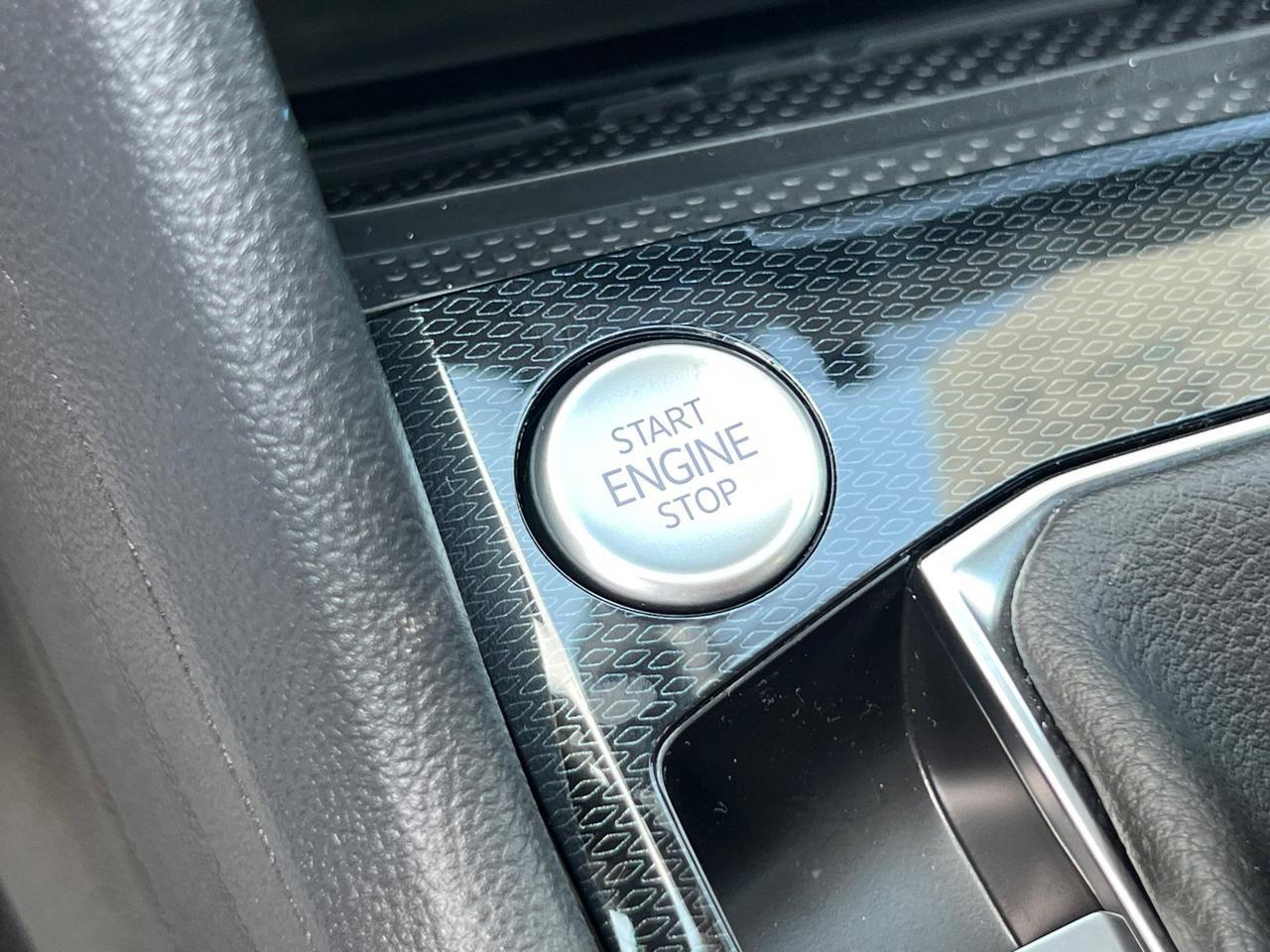 2025 Volkswagen Taos 1.5T SE Hagerstown MD