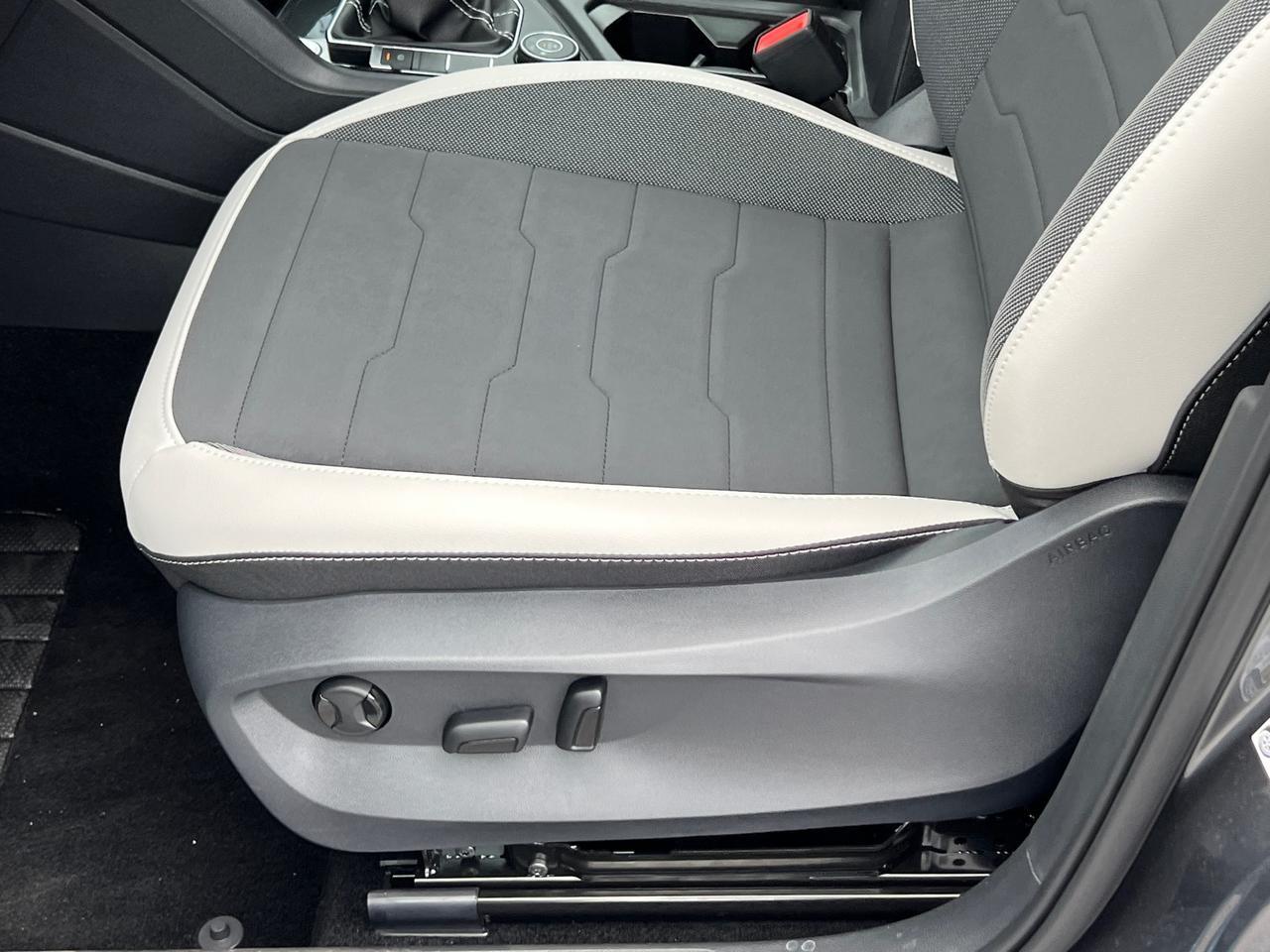 2025 Volkswagen Taos 1.5T SE Hagerstown MD