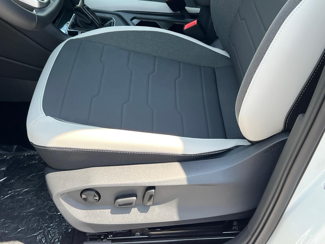2025 Volkswagen Taos 1.5T SE Hagerstown MD