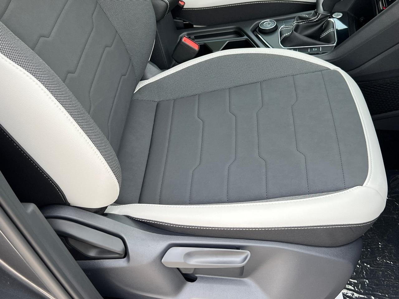 2025 Volkswagen Taos 1.5T SE Hagerstown MD
