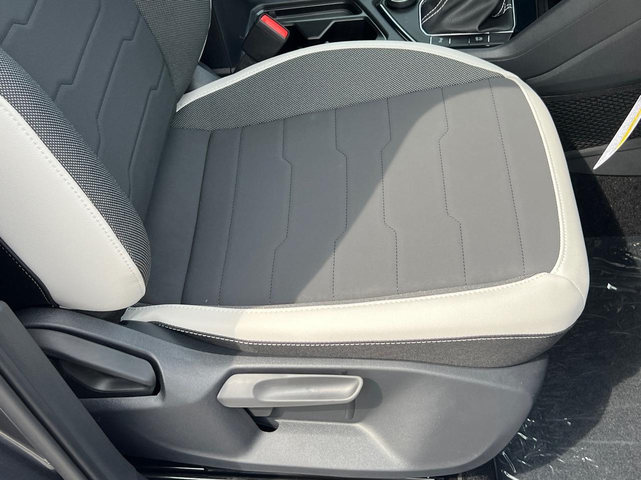 2025 Volkswagen Taos 1.5T SE Hagerstown MD
