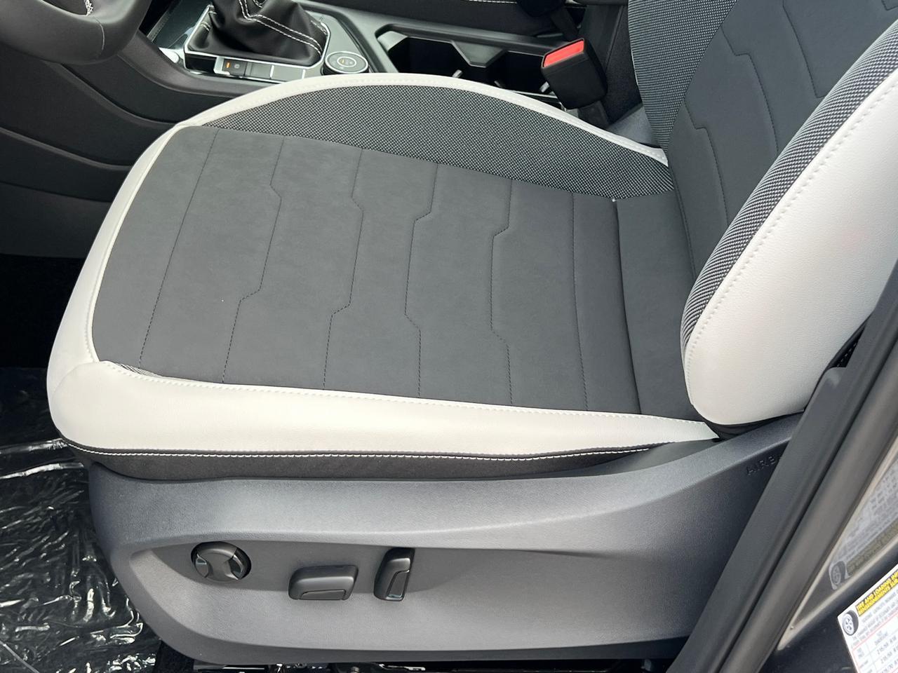 2025 Volkswagen Taos 1.5T SE Hagerstown MD
