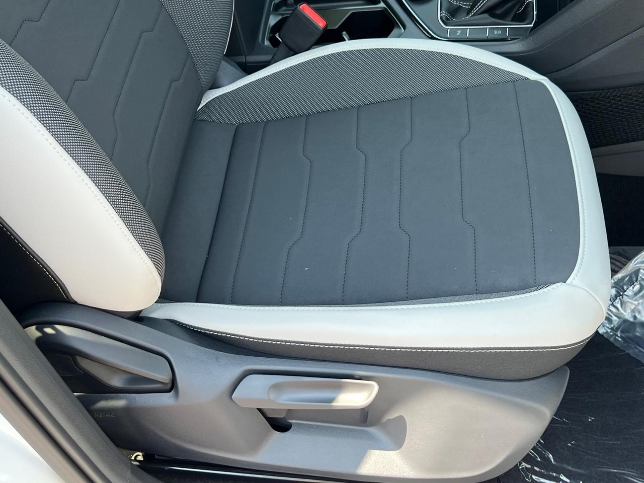2025 Volkswagen Taos 1.5T SE Hagerstown MD