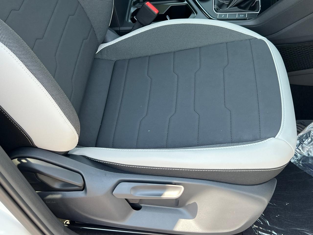 2025 Volkswagen Taos 1.5T SE Hagerstown MD