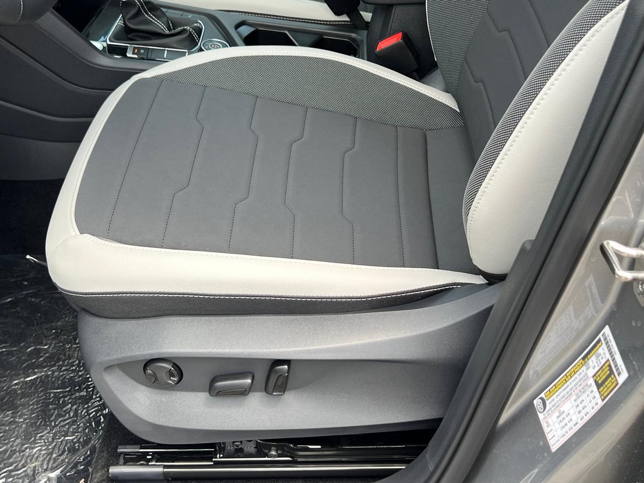 2025 Volkswagen Taos 1.5T SE Hagerstown MD