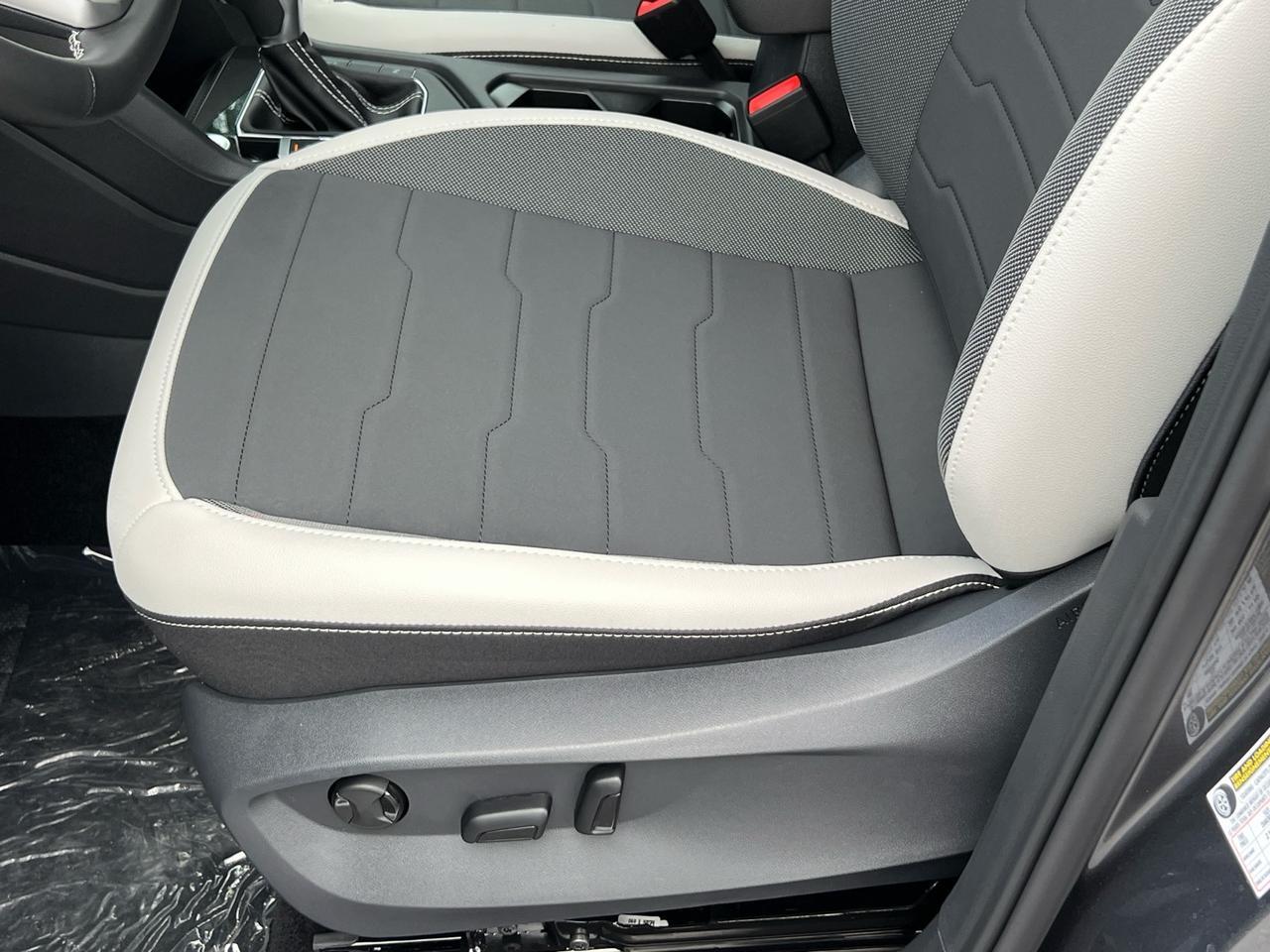 2025 Volkswagen Taos 1.5T SE Hagerstown MD