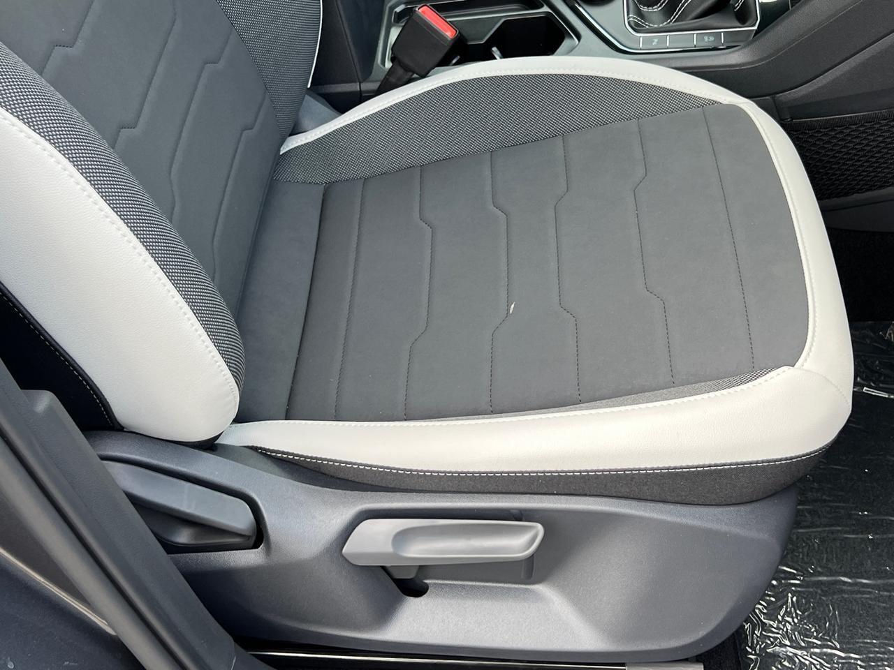2025 Volkswagen Taos 1.5T SE Hagerstown MD