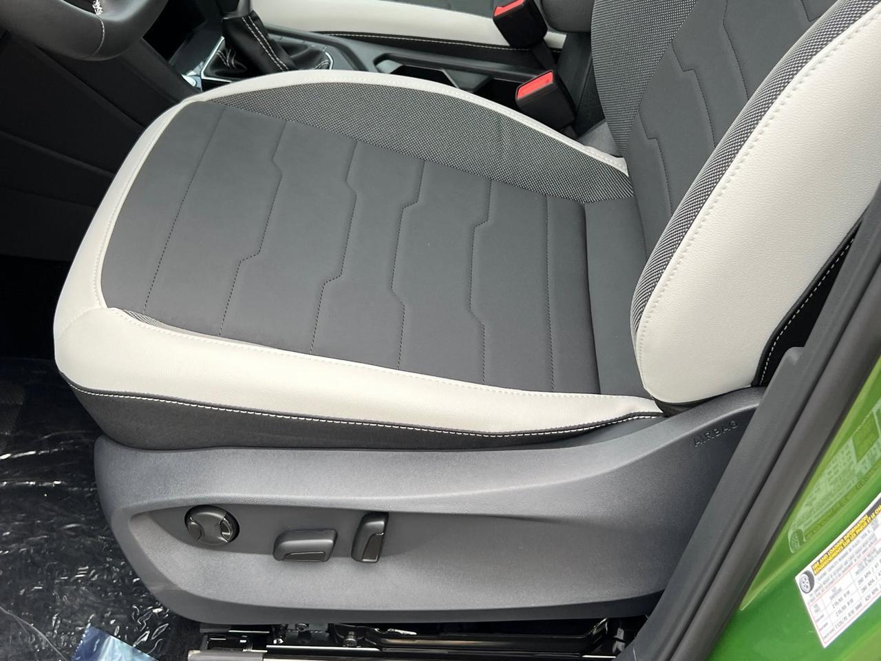 2025 Volkswagen Taos 1.5T SE Hagerstown MD