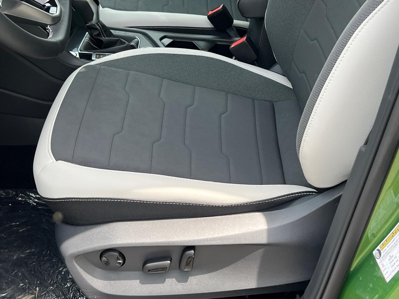 2025 Volkswagen Taos 1.5T SE Hagerstown MD